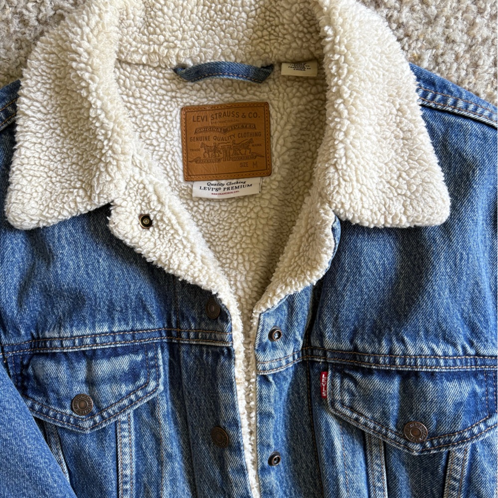 Levi's Classic Blue Denim Jacket with Cream Sherpa